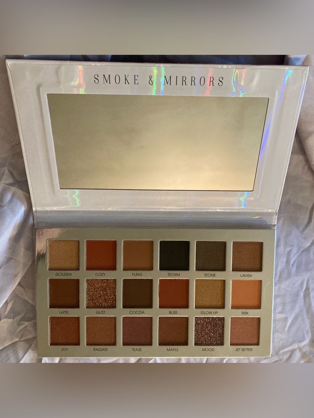 Smoke & Mirrors New Nude 18-Pc Eyeshadow Kit - Neutral Shades